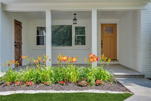 19 Bonnie Way, Larchmont, NY, 10538-1007 | Card Image
