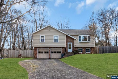 6 Whites Ln, Waldwick, NJ, 07463-1716 | Card Image