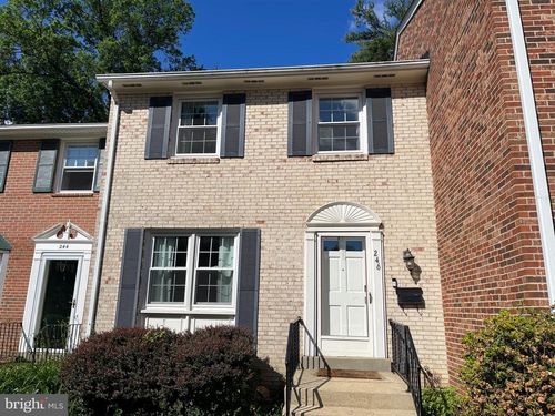 246 Commons Dr Nw, VIENNA, VA, 22180-4215 | Card Image