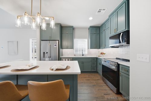 b-212 S Bluff St, Catoosa, OK, 74015-2011 | Card Image