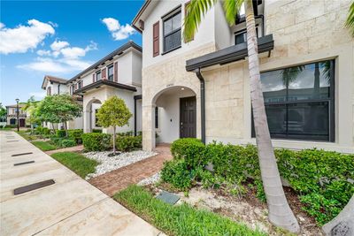 10490 - 10490 W 32nd Ln, Townhouse with 3 bedrooms, 2 bathrooms and null parking in Hialeah FL | Image 1