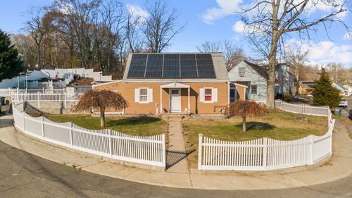 69 Glen Cir, Bridgeport, CT, 06610-1127 | Card Image