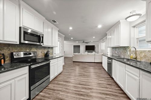 6677 Landmor Dr, Greenwell Springs, LA, 70739-4340 | Card Image