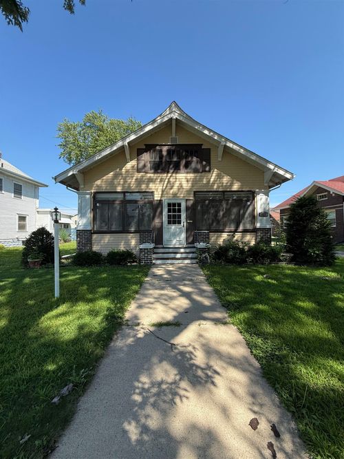 527 College Ave, Storm Lake, IA, 50588-1721 | Card Image