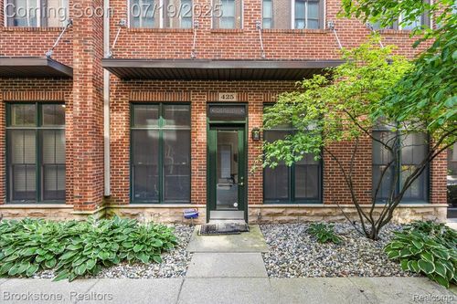 425 Lewis Ct, Birmingham, MI, 48009-6817 | Card Image