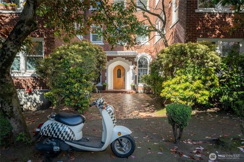 apt-207-411 Boylston Ave E, Seattle, WA, 98102-4943 | Card Image