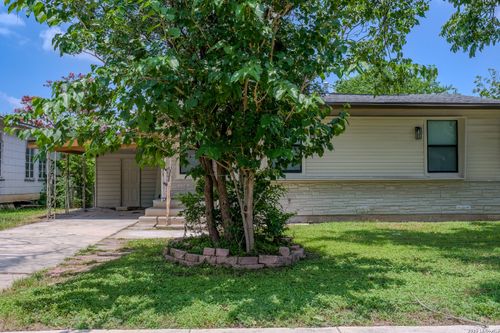 823 La Manda Blvd, San Antonio, TX, 78201-2531 | Card Image