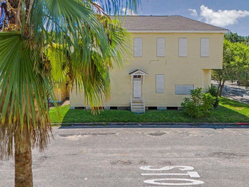 1425 Avenue K, Galveston, TX, 77550-4939 | Card Image