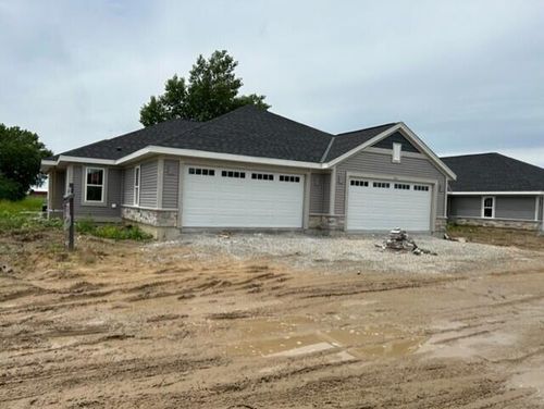 544 Hunter Oaks Blvd, WATERTOWN, WI, 53094-7701 | Card Image