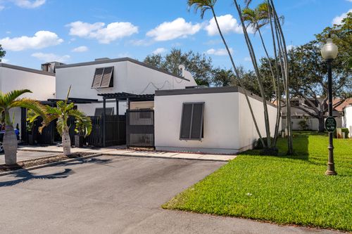 1340 E Golfview Dr, Pembroke Pines, FL, 33026-3149 | Card Image