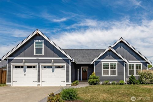 2082 Woodsman Dr, Lynden, WA, 98264-5103 | Card Image