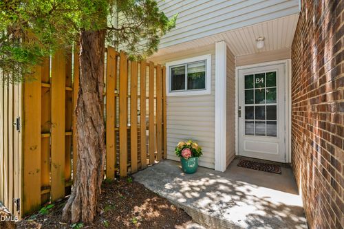 b4-220 Elizabeth St, Chapel Hill, NC, 27514-3214 | Card Image