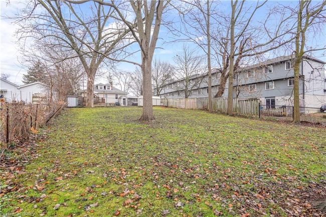226 Charing Cross St, House other with 3 bedrooms, 1 bathrooms and 5 parking in Brantford ON | Image 37