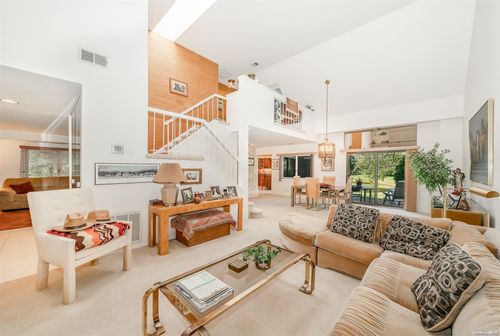 93-93 Southgate Cir, Massapequa Park, NY, 11762-3800 | Card Image