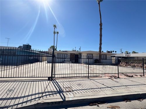 2204 Isabelle Ave, Las Vegas, NV, 89101-4515 | Card Image