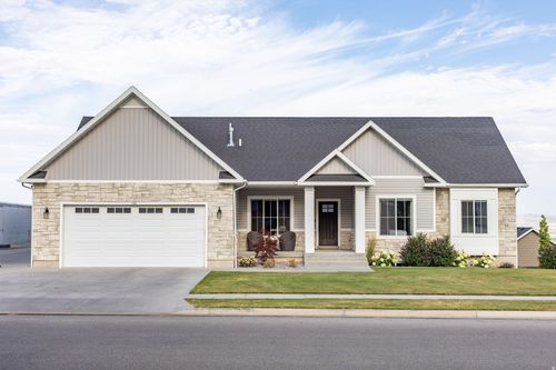 3-131 N 1000 E, Hyde Park, UT, 84318-3571 | Card Image