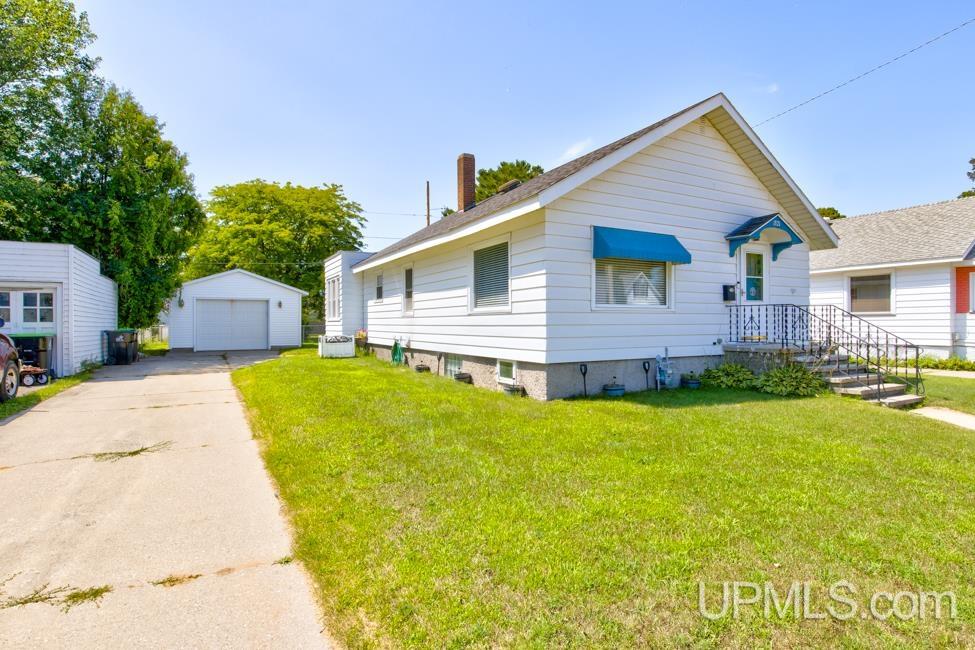 15th St, Menominee, MI 49858