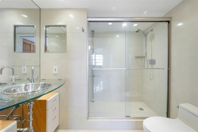 1406 - 19999 E Country Club Dr, Condo with 2 bedrooms, 2 bathrooms and null parking in Aventura FL | Image 17