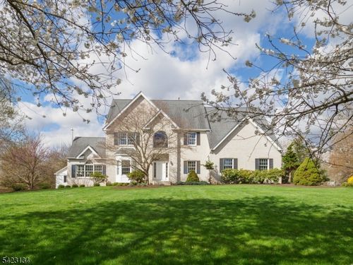 18 Danberry Dr, Ringoes, NJ, 08551-1722 | Card Image