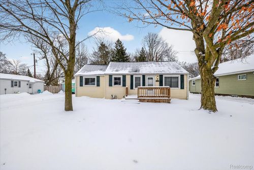 2008 Elmwood St, Port Huron, MI, 48060-2752 | Card Image