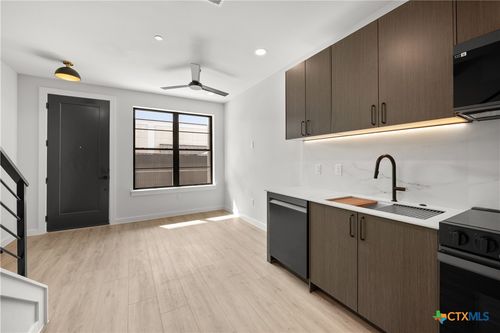 1113-630 Central Pkwy, New Braunfels, TX, 78130-2247 | Card Image