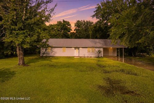 867 1/2 Washington St, Bay Saint Louis, MS, 39520-2628 | Card Image