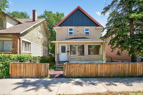 1127 5th Ave Ne, Moose Jaw, SK, S6H1K7 | Card Image