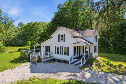 10569 Mulberry Rd, Chardon, OH, 44024-8701 | Card Image