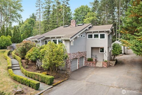 8421 374th Pl Se, Snoqualmie, WA, 98065-9352 | Card Image