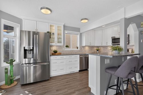 9-567 Edmonton Trail Ne, Airdrie, AB, T4B2L4 | Card Image