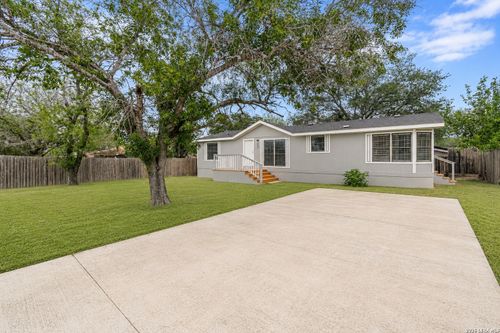 938 Patricia Ann Dr, Poteet, TX, 78065-5428 | Card Image