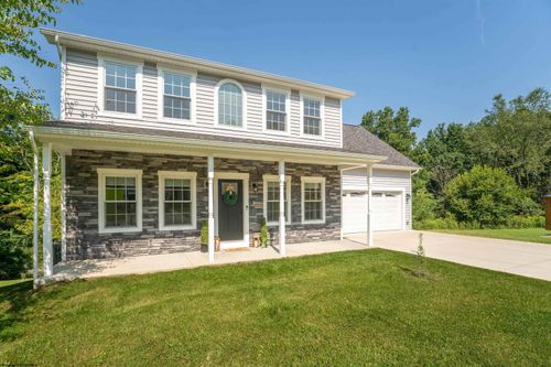 2072 Pinecrest Dr, Morgantown, WV, 26505-8031 | Card Image