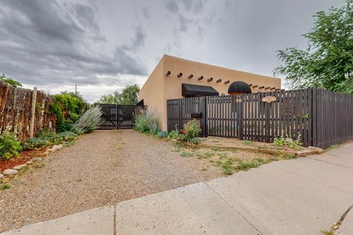 825 Ninita St, Santa Fe, NM, 87505-3010 | Card Image