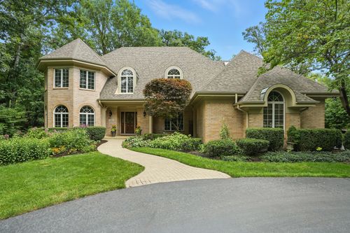 935 N Butternut Cir, Frankfort, IL, 60423-2104 | Card Image