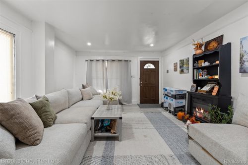 6225 Stahelin Ave, Detroit, MI, 48228-3832 | Card Image