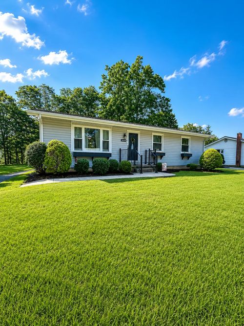 1111 Cherokee Trl, Covington, VA, 24426-6932 | Card Image