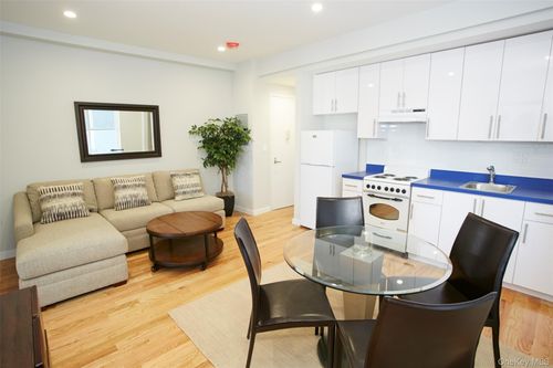 5a-215 E Broadway, Long Beach, NY, 11561 | Card Image