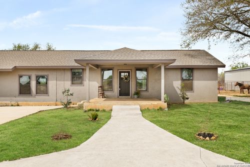 200 Pr 6631, Devine, TX, 78016 | Card Image