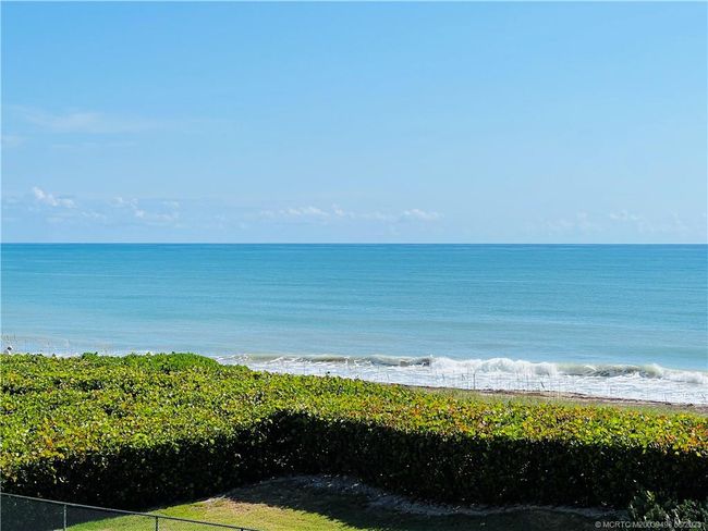 APT-401 - 10044 Ocean Dr, Condo with 3 bedrooms, 2 bathrooms and null parking in Jensen Beach FL | Image 35