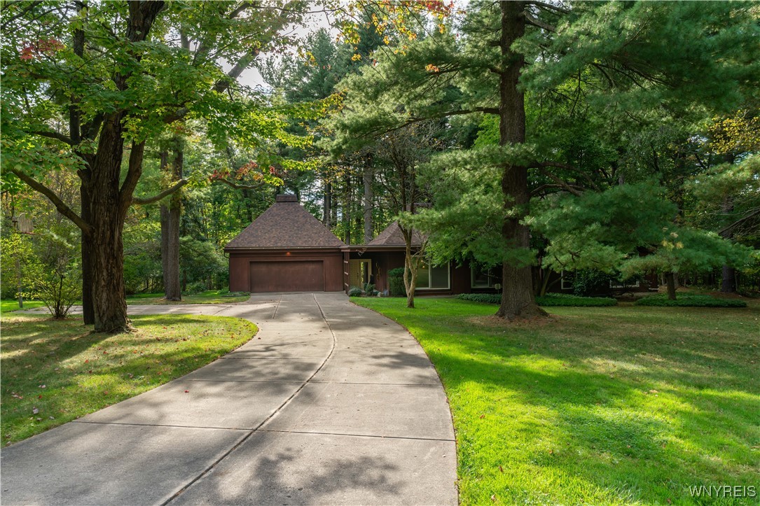Lennys Ln, Orchard Park, NY 14127