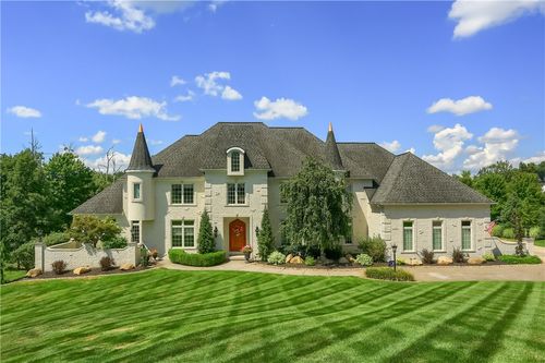 107 Mirage Dr, Cranberry Twp, PA, 16066-3847 | Card Image