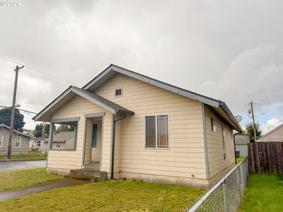 303 23 Rd Ave, House other with 3 bedrooms, 1 bathrooms and 1 parking in LONGVIEW WA | Image 2