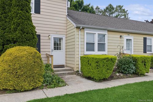 d-37-1000 9th St, Greenport, NY, 11944-1700 | Card Image
