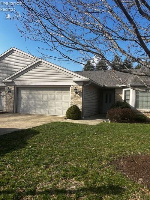30 White Tail Way, Norwalk, OH, 44857-2879 | Card Image