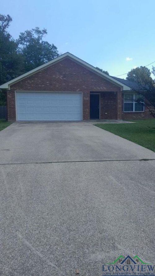 317 Robinhood Dr, Nacogdoches, TX, 75961-7740 | Card Image