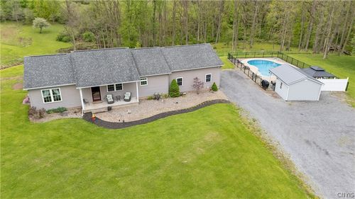 211 S Court St, Canastota, NY, 13032-4024 | Card Image