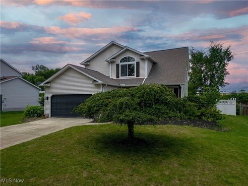 885 Norwegian Wood Dr, Medina, OH, 44256-3517 | Card Image