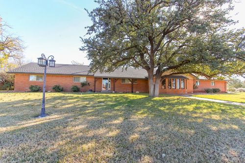 2508 E 24th St, Big Spring, TX, 79720-6104 | Card Image