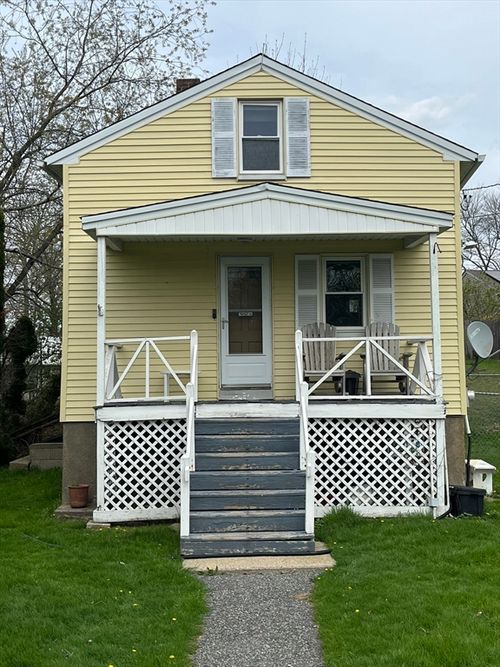 62 Hull St, Seekonk, MA, 02771-5512 | Card Image
