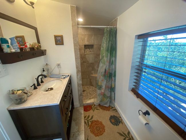 Full bathroom upstairs | Image 23
